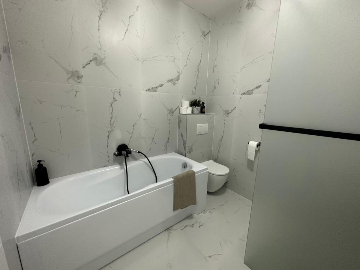 Klimatizovany Apartmanovy Dom S Virivkou, 9A Senec Exterior foto