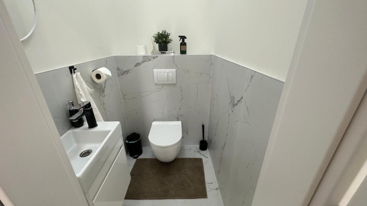 Klimatizovany Apartmanovy Dom S Virivkou, 9A Senec Exterior foto