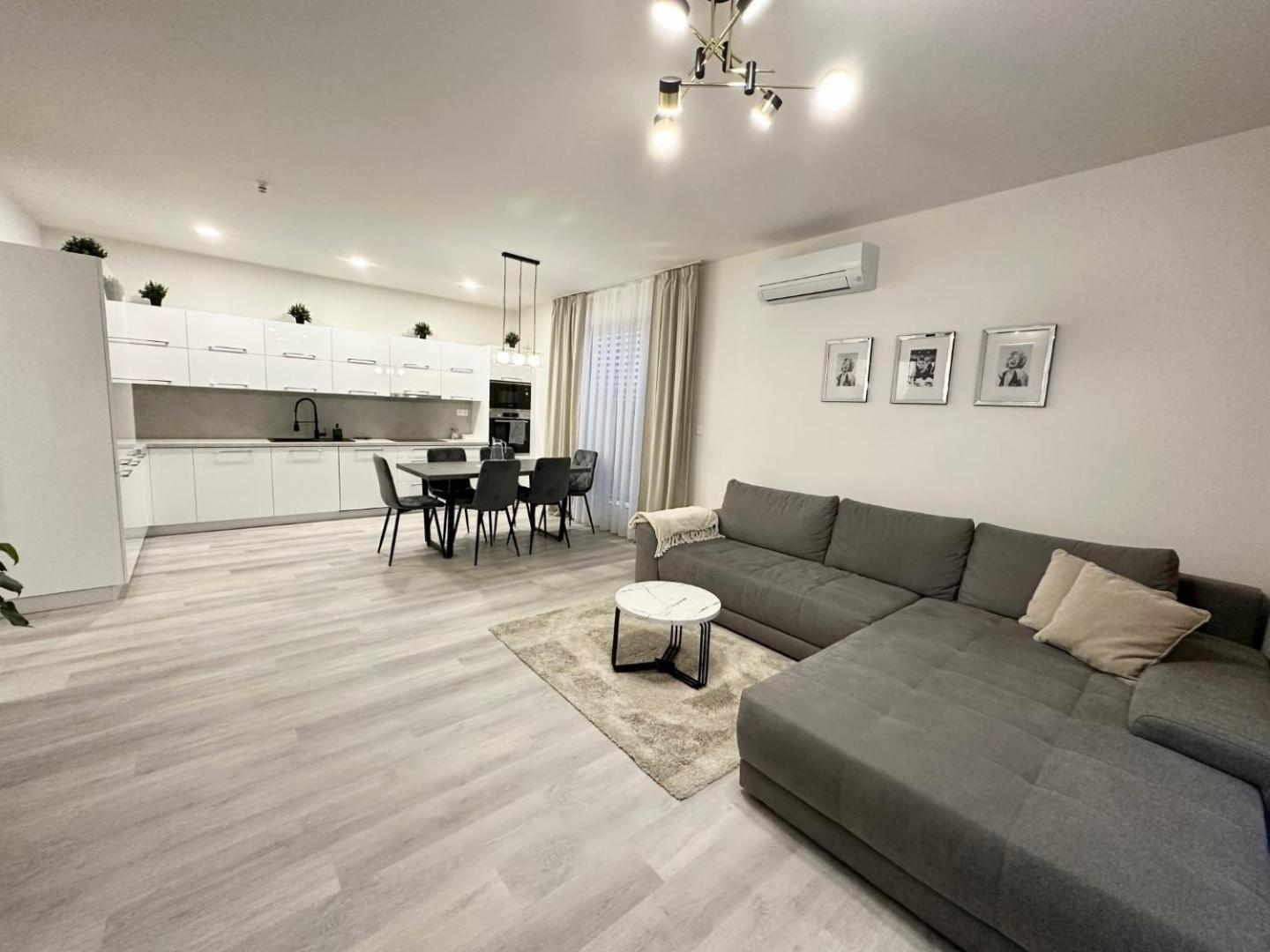Klimatizovany Apartmanovy Dom S Virivkou, 9A Senec Exterior foto
