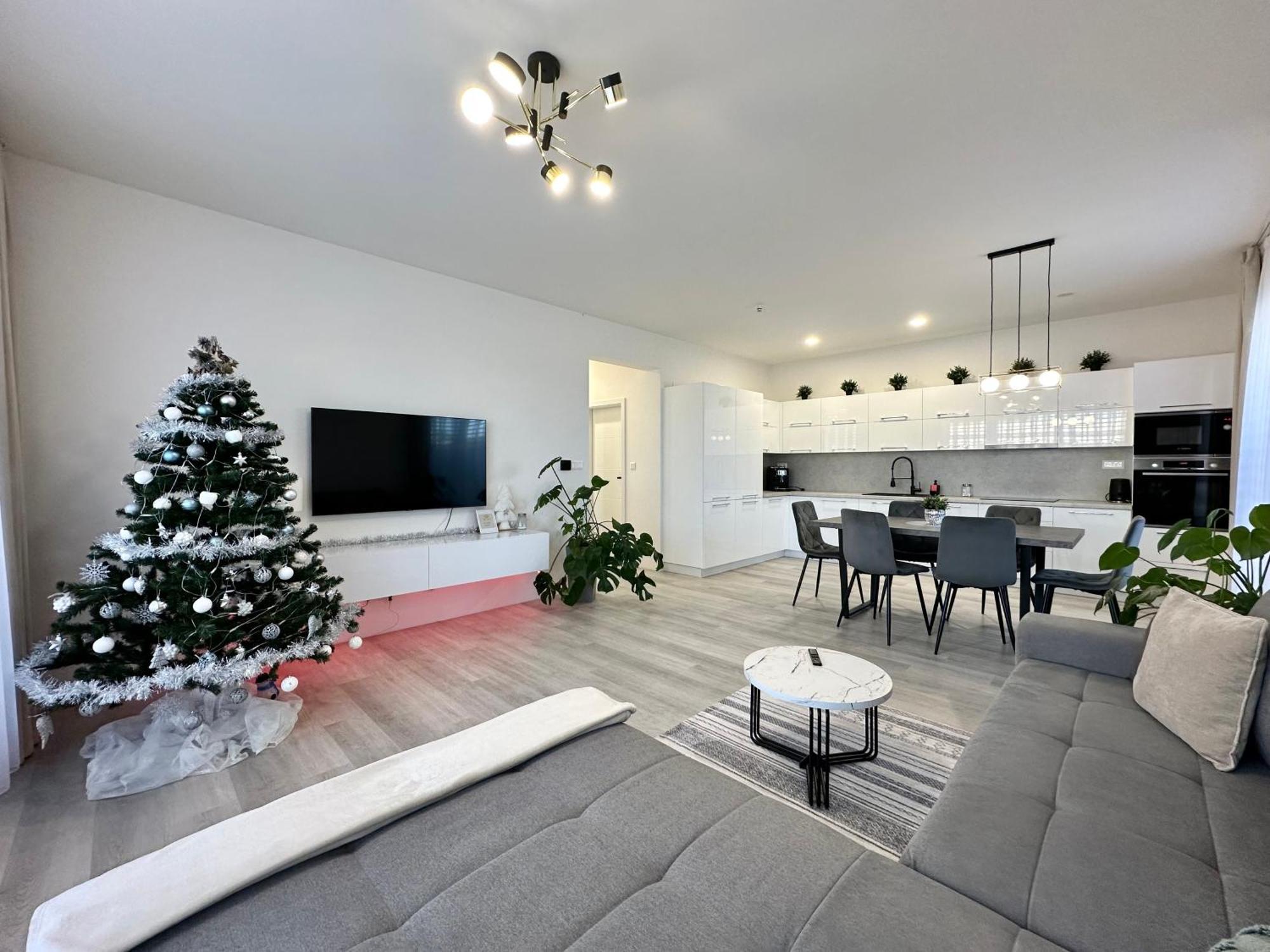 Klimatizovany Apartmanovy Dom S Virivkou, 9A Senec Exterior foto